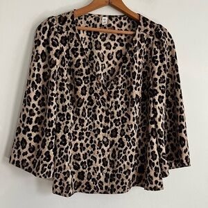 BP. Boho Leopard Print Boxy Cropped V neck Top